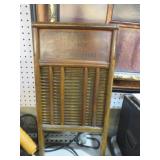 VINTAGE STANDARD WASHBOARD