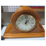 OAK STYLE CASE MANTLE CLOCK