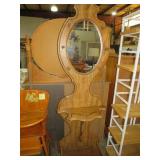 BEAUTIFUL OAK HALL TREE WITH MIRROR AND PEGS