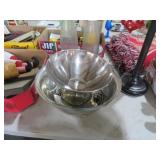COLLECTION OF SILVER PLATE BOWLS AND TRAY