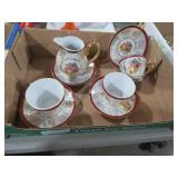 VTG COLONIAL THEME TEASET IRRIDESCENT