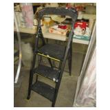 GORILLA FOLDING 3 STEP LADDER