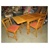 NICE ANT OAK TA BLE W/ PULLOUT LEAVES AND 4 CHAIRS