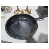 10IN VINTAGE CAST IRON SKILLET