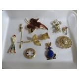 COLLECTION OF ESTATE PINS AND BROACHES