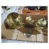 COLLECTION OF BRASS ITEMS