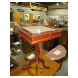 PEDESTAL LIFT TOP DISPLAY TOP
