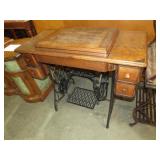 ANTIQUE  SINGER SEWING MACHINE TIGER OAK