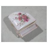 1988 HANDPAINTED COR PIANO MUSIC BOX