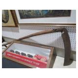 VINTAGE WOOD HANDLED BRIAR SICKLE