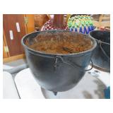 CAST IRON 3 TOED POT WITH NO LID