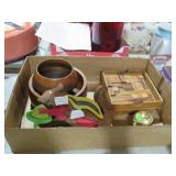 COLLECTION OF WOOD BOWLS AND MISC