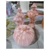 PAIR CERAMIC PILGRIM FIGURES & PUMPKIN