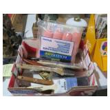 COLLECTION OF PAINT BRUSHES AND PAINTING ITEMS