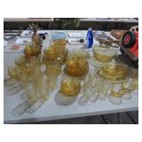 (74) VINTAGE YELLOW GLASSWARE COLLECTION