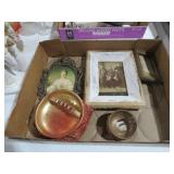 COLLECTION OF VINTAGE ASHTRAYS AND VINTAGE FRAMES