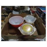 COLLECTION OF PYREX MIXING BOWLS AND LIDS