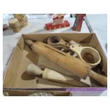 VTG WOOD MEASURING CUPS, ROLLING PIN, AND PESTLE