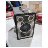 VINTAGE BROWNING SIX-16 BOX CAMERA