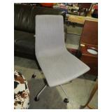 GREY CLOTH ROLLING OFFICE CHAIR