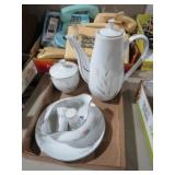 COLLECTION OF FESTIVE FINE CHINA