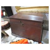 LIFT TOP WOOD TRUNK