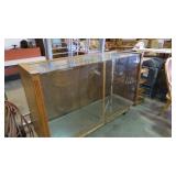 6 FT SHOWCASE W/ROLLING DOILY