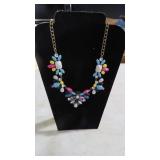BEAUTIFUL FACETED NECKLACE W/JEWELRY DISPLAY