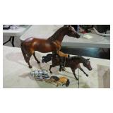 4 BREYER HORSES, DIFFERENT SIZES