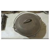 #8 CAST IRON DUTCH OVEN W/LID