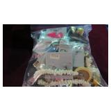 BAG OF ESTATE/COSTUME JEWELRY
