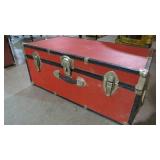 RED/BLACK FOOT LOCKER/TRUNK