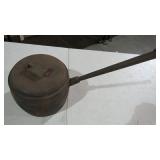 T SHELDON & CO LTD CAST IRON W/LID FIRESIDE POT