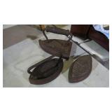 COLLECTION ANTIQUE SAD IRONS