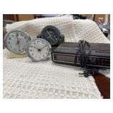 Bundle of misc clocks. Windup, battery operated