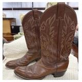 Menï¿½s Justin Chestnut Marbled Deerlite boots.