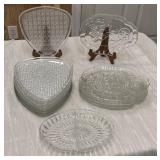 WOW! 7 Triangular Plates, 10 Harvest Grape Plates