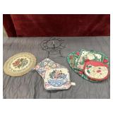 7 pc. vintage Belgium-style Pot Holders Trivets
