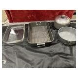 4pc. Turkey roaster pan, Pyrex casserole dish ,