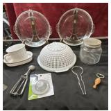 Bundle of Kitchenware: glass pie dishes,strainer