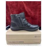 Clarks brand shoes. Size 9
