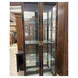 Display cabinet with painted wood and glass