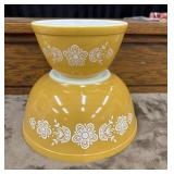 vintage Pyrex Butterfly Gold nesting mixing bowls