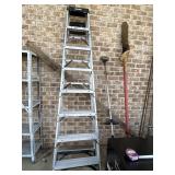 Husky aluminum platform ladder features a large