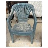 2 plastic garden chair.