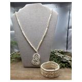 Vintage unbranded beaded necklace and bracelet