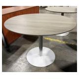 ULine Deluxe Cafï¿½ Table - 42" Diameter, Gray (3