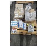 Pallet of miscellaneous items door knobs, toiet