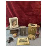Dillards Vintage Stylebuilt gilt metal tissue box
