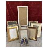 Bundle of various sized picture frames.